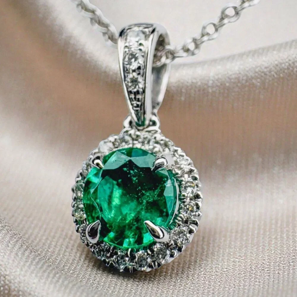 18K White Gold- Colombian Emerald & Diamond Necklace -18"- 3/4cttw -Halo -2.6g - Picture 1 of 16